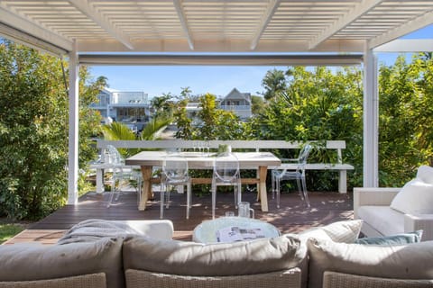 Noosa Riverfront Splendour, Ideal for Families House in Noosa Heads