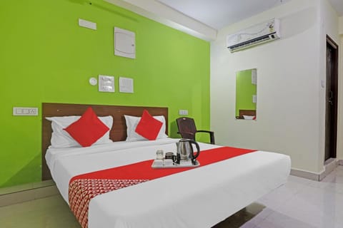 Super OYO Dk Reddy Square Hotel in Secunderabad