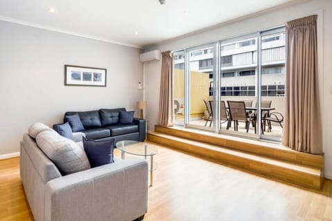 Ideal 1BR Suite near the Manly Beach with Pool Apartment in Manly