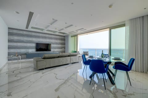 Super Luxury Apartment in Tigne Point, Amazing Sea Views Condo in Sliema