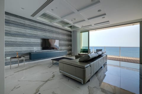 Super Luxury Apartment in Tigne Point, Amazing Sea Views Condo in Sliema