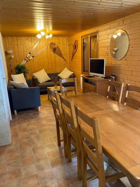 Chalet- Capacité 8/10 pers au cœur de la station Chalet in Besse-et-Saint-Anastaise