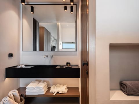 Brand new Luxury Seannamon Suites, amazing seaview Apartment in Akti Koundourou