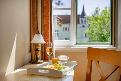 Dining area, Breakfast, Continental breakfast