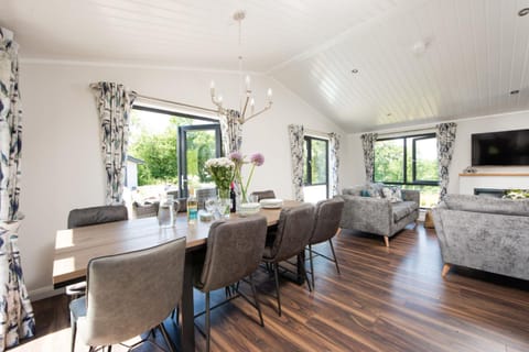 Lilac Lodge, 22 Roadford Lake Lodges House in West Devon District