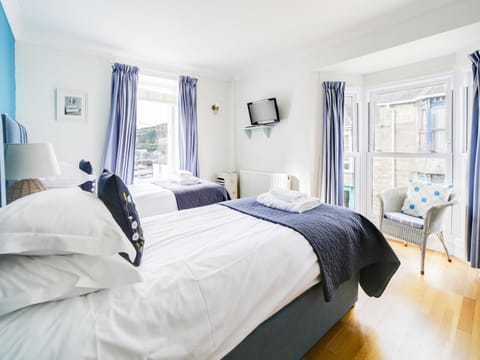 The Artist Loft, Ensuite Guest Rooms, Porthleven Bed and Breakfast in Porthleven