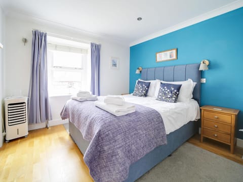 The Artist Loft, Ensuite Guest Rooms, Porthleven Bed and Breakfast in Porthleven