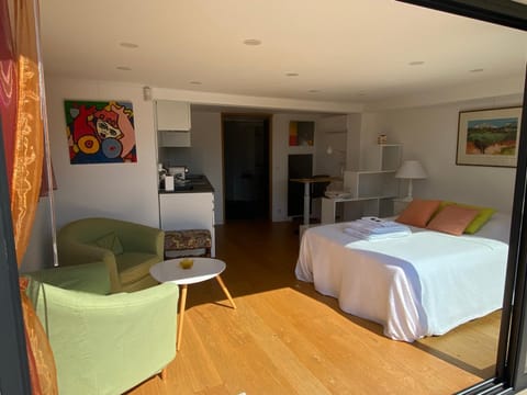 Kitchen or kitchenette, Photo of the whole room, Seating area