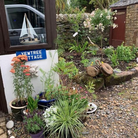 Yewtree Cottage - 'The Art House' and Garden House in Dunoon