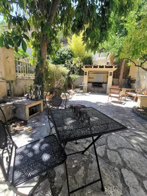 Patio, BBQ facilities