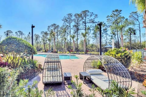 Day, Garden, Garden view, Pool view, Swimming pool, sunbed