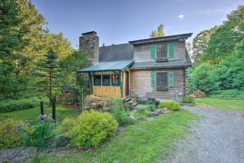 Cozy Mount Snow Chalet with Game Room and Hot Tub House in Dover