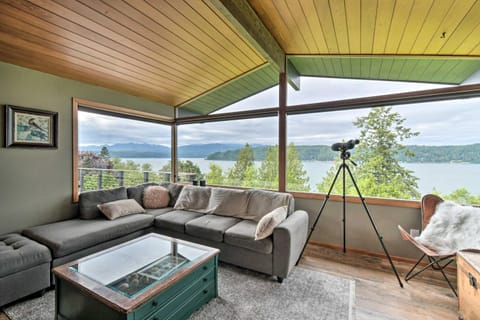 Bright and Airy Home with Sweeping View and Hot Tub House in Union