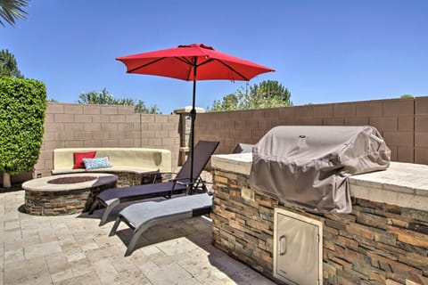 Spacious Arizona Retreat with Outdoor Pool! Maison in Surprise