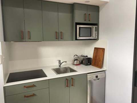 Bushland setting close to Sydney CBD- stand alone apartment Apartment in Sydney