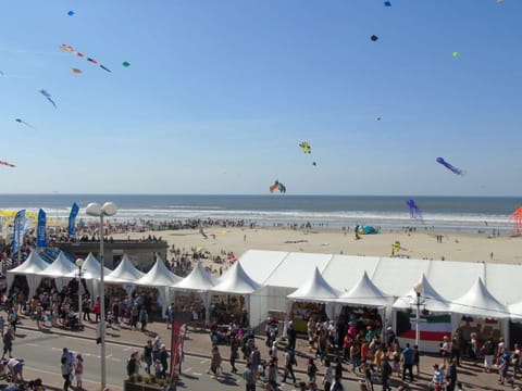 Appart T2 rénové front de mer avec balcon et parking à Berck-Plage - FR-1-674-12 Apartment in Berck