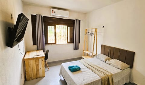 Bed, TV and multimedia, Photo of the whole room, towels, air conditioner