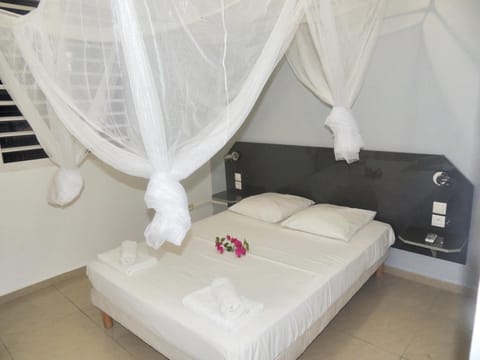 Appartement de 3 chambres avec piscine partagee jardin clos et wifi a Bouillante a 1 km de la plage Condo in Bouillante