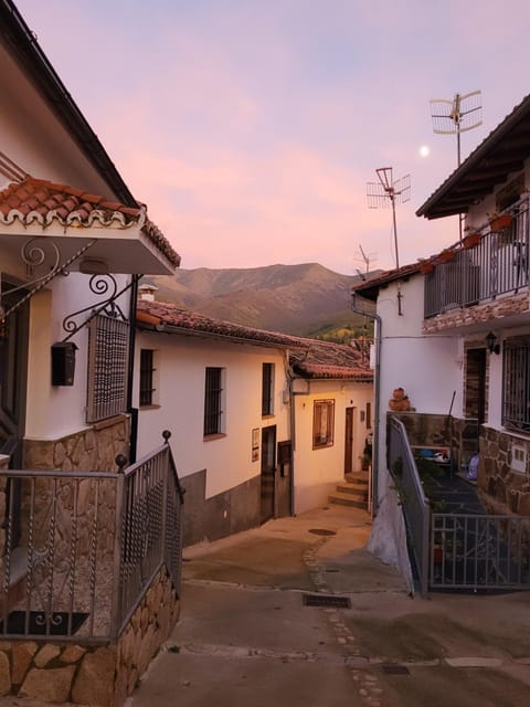 Property building, Facade/entrance, Mountain view