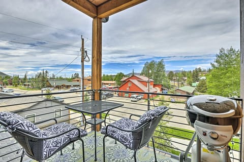 Grand Lake Condo with Balcony and Mountain Views Condo in Grand Lake