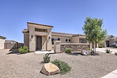 Idyllic Kingman Retreat with Yard - Near Hiking Casa in Kingman