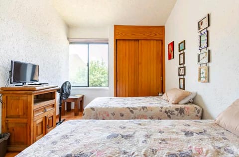 habitación fondo de bikini en casa compartida Vacation rental in Santiago de Queretaro