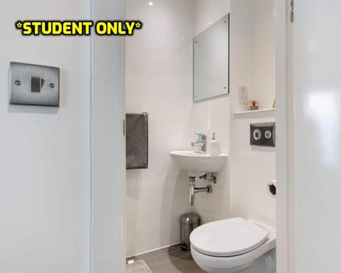 Student Only Zeni 6 Bed Apartment, Colchester Apartment in Colchester