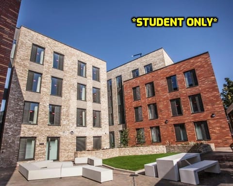 Student Only Zeni 6 Bed Apartment, Colchester Apartment in Colchester