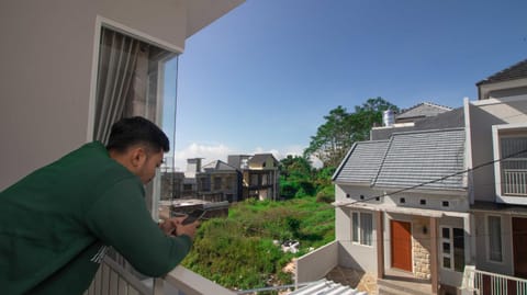 Neighbourhood, Balcony/Terrace, City view