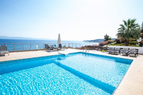 Pool view, Swimming pool, sunbed