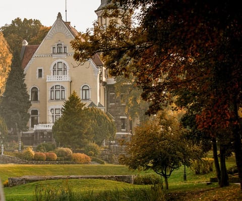 Property building, Natural landscape, Garden