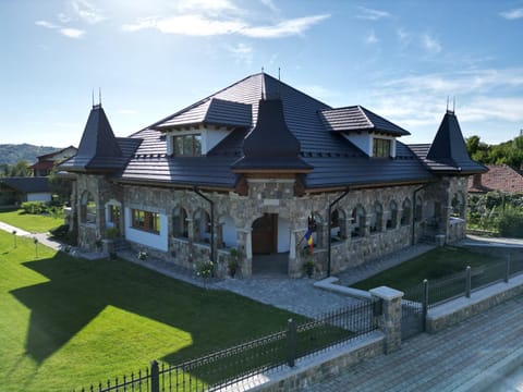 Property building, Facade/entrance, Day, Natural landscape, Bird's eye view, Landmark view