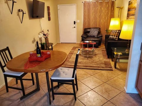 Perfect Location ASU Tempe 1 Bd 1Bath couples getaway! Apartment in Tempe