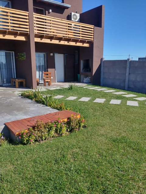 Duplex familiar con pileta en zona parque House in Necochea