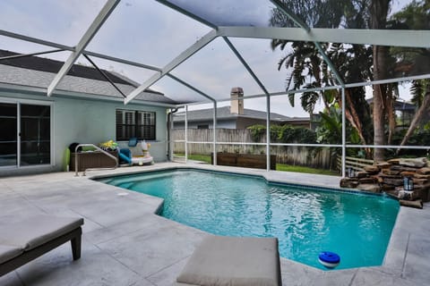 Colonial Palm Haus in Palm Harbor