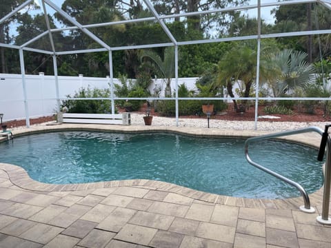 Private Heated Pool and Healing Mineral Waters Nearby House in North Port