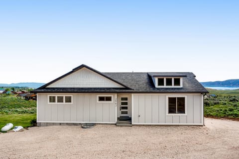 Bear's Eye View House in Garden City