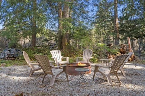 Hikers Haven with Hot Tub - Near Mt Rainier! Maison in Ashford