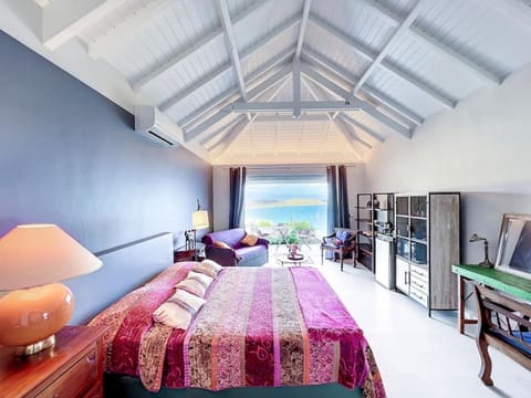 Photo of the whole room, Bedroom, Sea view