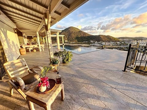 Balcony/Terrace, Swimming pool, Sunrise