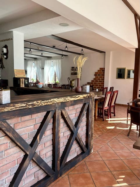 Lounge or bar, Food and drinks