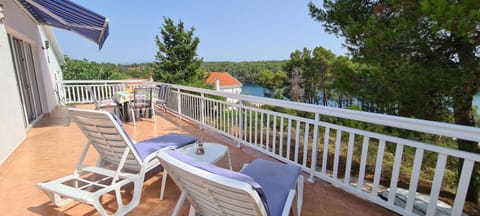 Balcony/Terrace, Area and facilities