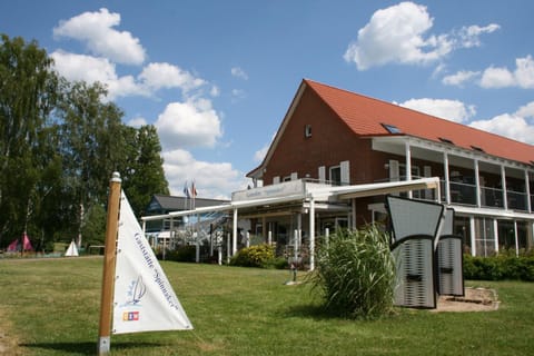 Property building, Restaurant/places to eat, Facade/entrance, Garden, Balcony/Terrace, Lounge or bar, Sports
