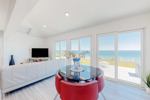 Waterfront Escape House in Manomet Beach