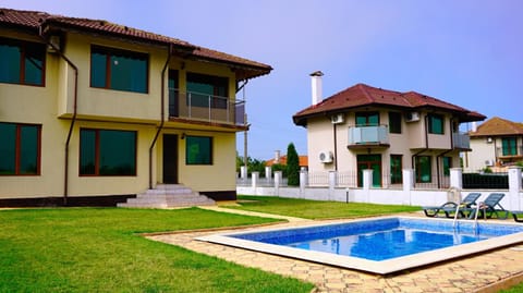 Garden, Pool view, Swimming pool, sunbed