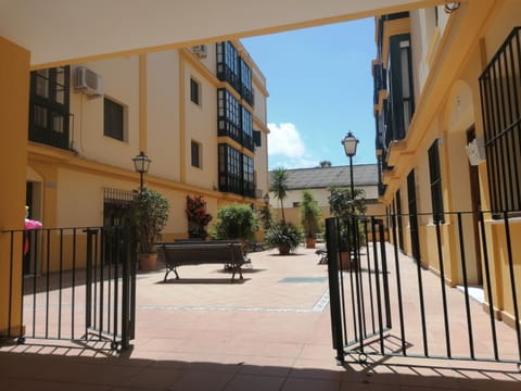 Apartamento Tres Carabelas, AC, Wifi, Parking Condo in Sanlúcar de Barrameda