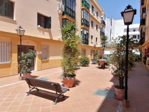 Apartamento Tres Carabelas, AC, Wifi, Parking Condo in Sanlúcar de Barrameda