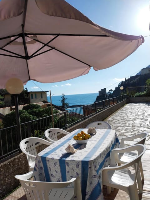 Natural landscape, Balcony/Terrace, Dining area, Sea view