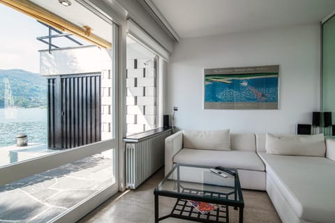 Bellariva Lakefront by Quokka 360 - flat with private pier Apartment in Lugano