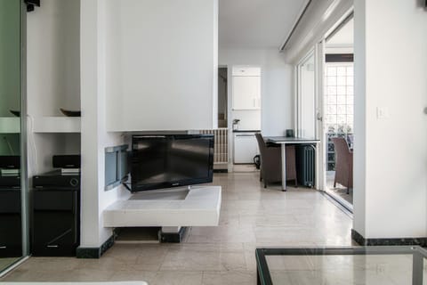Bellariva Lakefront by Quokka 360 - flat with private pier Apartment in Lugano